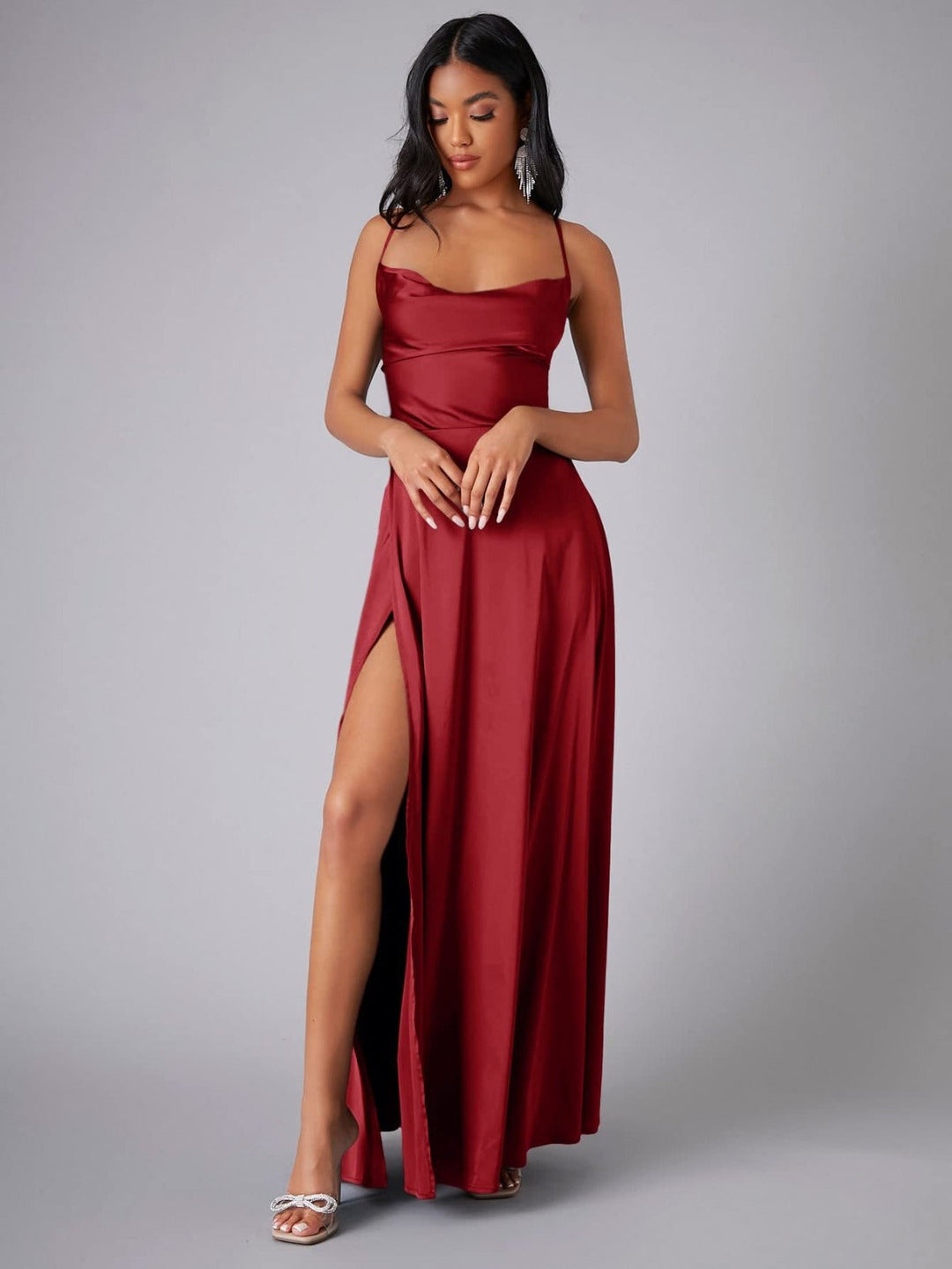 Elegantes Damen Maxikleid mit Beinschlitz, perfekt für festliche Anlässe und Abendveranstaltungen.