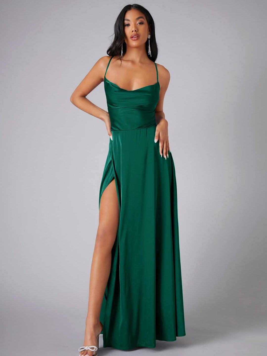Luftiges Sommerkleid, elegantes Maxikleid mit Beinschlitz, ideal für warme Abende und Feste.