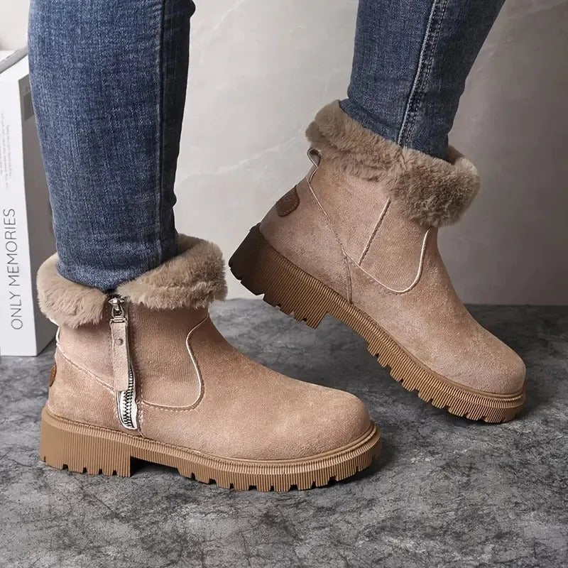 Elegante Damen Winterstiefel in Seitenansicht. Die warmen Boots mit hohem Schaft bieten optimalen Schutz vor Kälte.