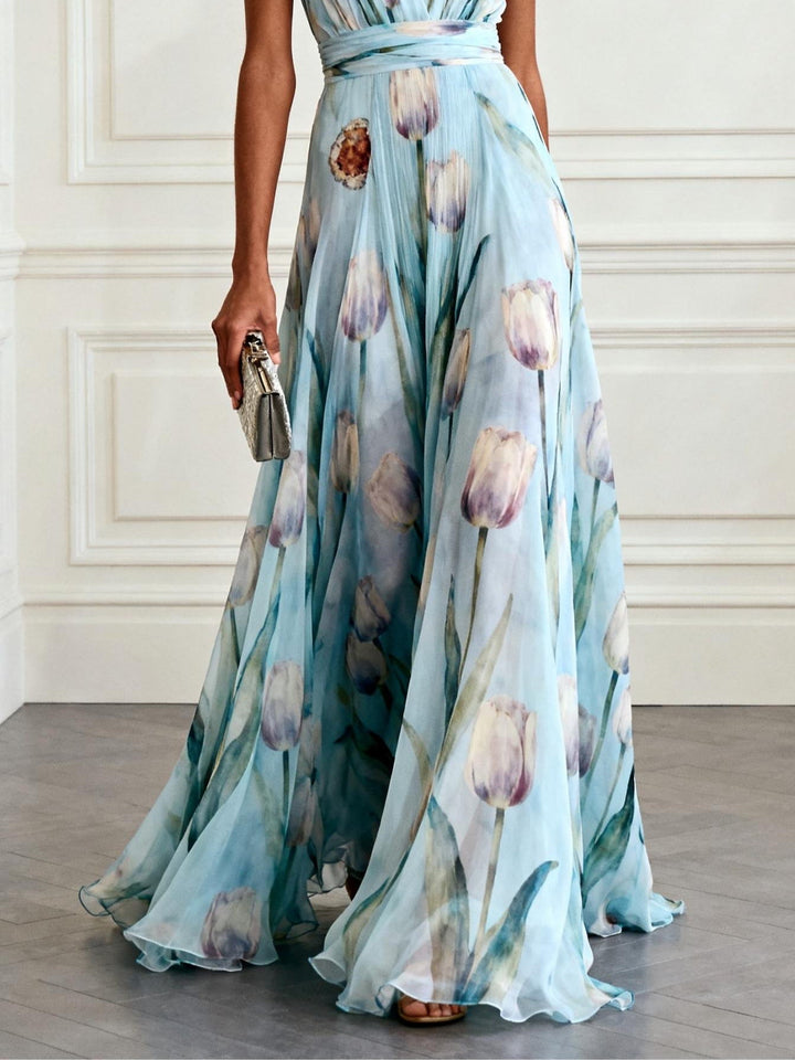 Detailansicht des V-Ausschnitts am blauen Damen Maxikleid mit Tulpenblumen