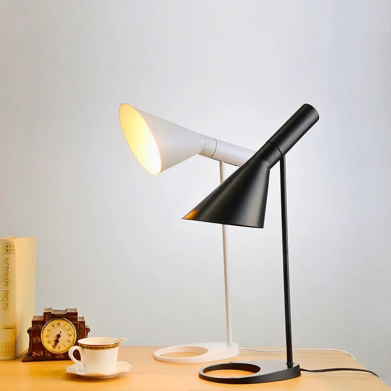 Moderne LED Tisch- und Wandleuchte Minimalistisches Design