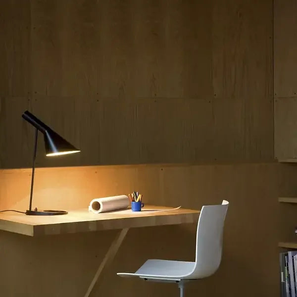 Moderne LED Tisch- und Wandleuchte Minimalistisches Design