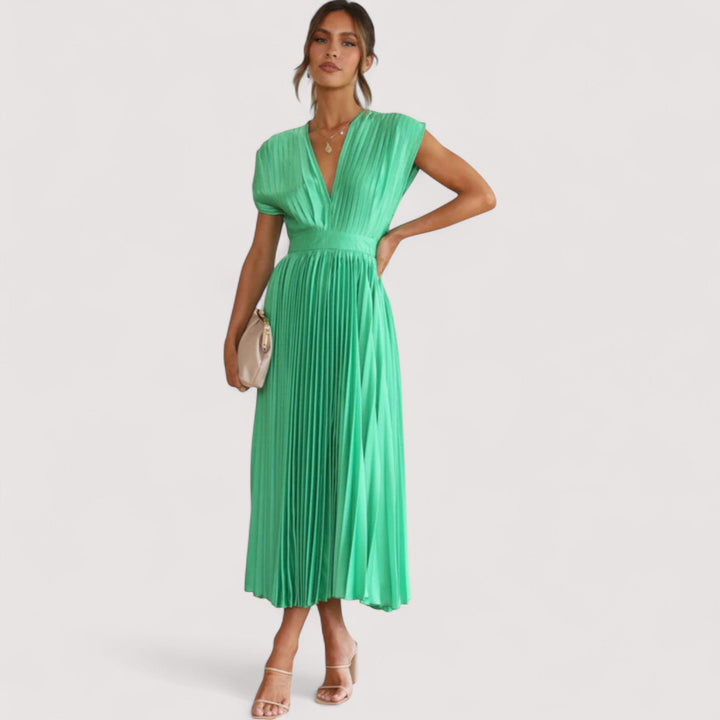 Elegantes Damen Plisseekleid in Maxilänge mit femininem V-Ausschnitt für besondere Anlässe.