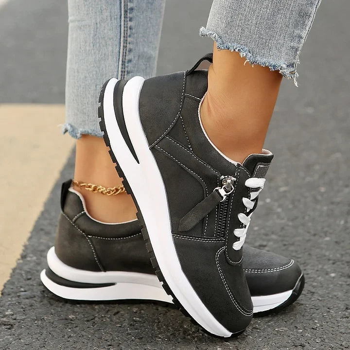 Freizeitschuhe für Damen mit Profilsohle und Reißverschluss in Grau