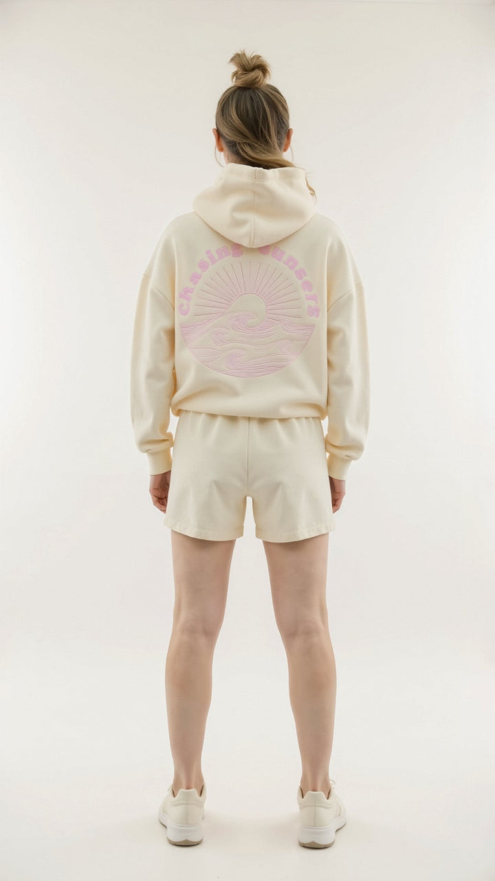"Abigail Bestickter Kapuzenpullover, tropisches Design, Rückenansicht, bestickte Motive, gemütlicher, eleganter Hoodie"