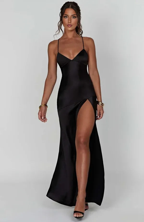 Festliches Damenkleid mit elegantem V-Ausschnitt, Beinschlitz und offenem Rücken, perfekt für Gala.