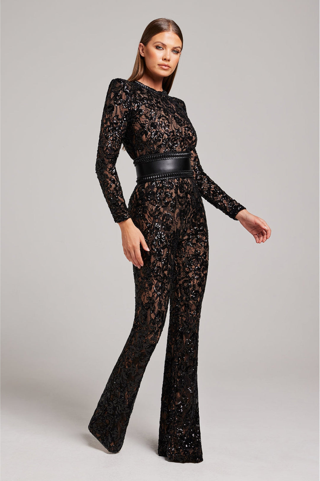 Damen Abendmode Jumpsuit mit raffiniertem Ausschnitt im Detail
