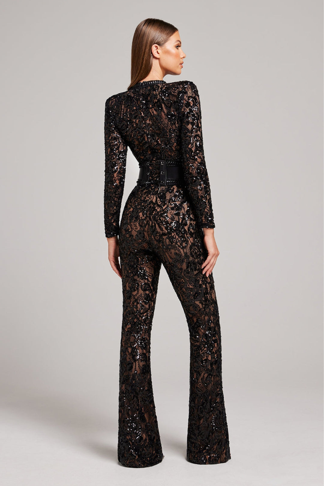 Modischer Jumpsuit für Damen von vorne und hinten präsentiert