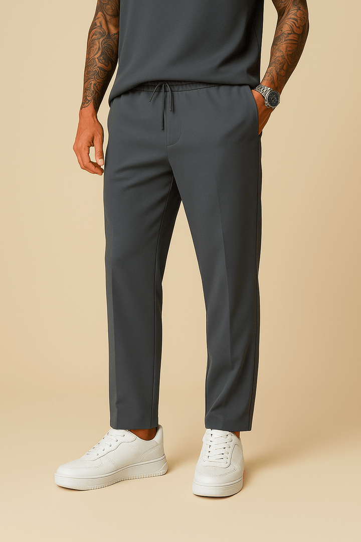 Herren Freizeithose in Grau mit weitem Schnitt und elastischem Bund