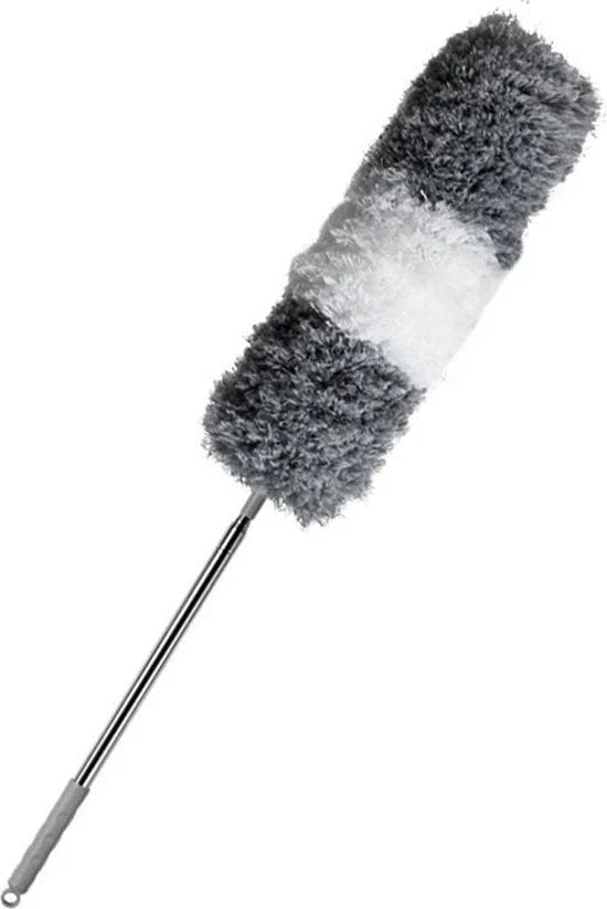"Ausziehbarer Staubwedel mit blauen Fasern, ideal für Ecken und Decken, auf ausziehbarer Verlängerungsstange montiert."