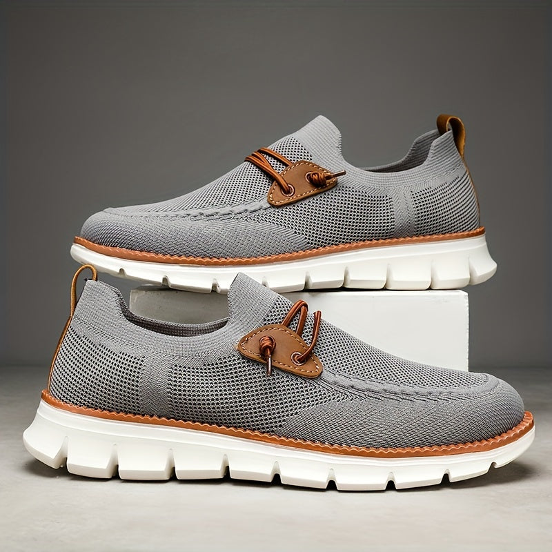 Atmungsaktive Herrenschuhe in Grau von der Seite