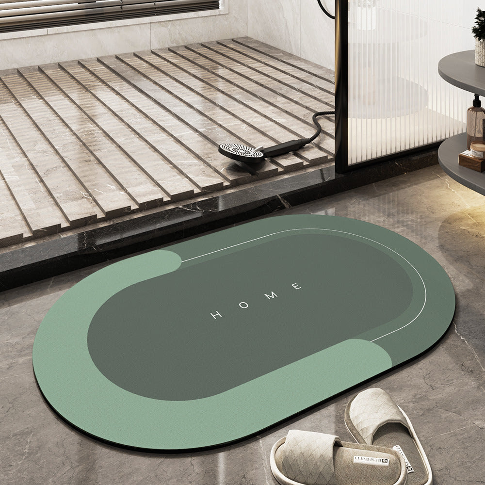 Grüne Badematte oval, rutschfest, mit "HOME" Schriftzug, Badezimmerdekor, moderne Einrichtung.