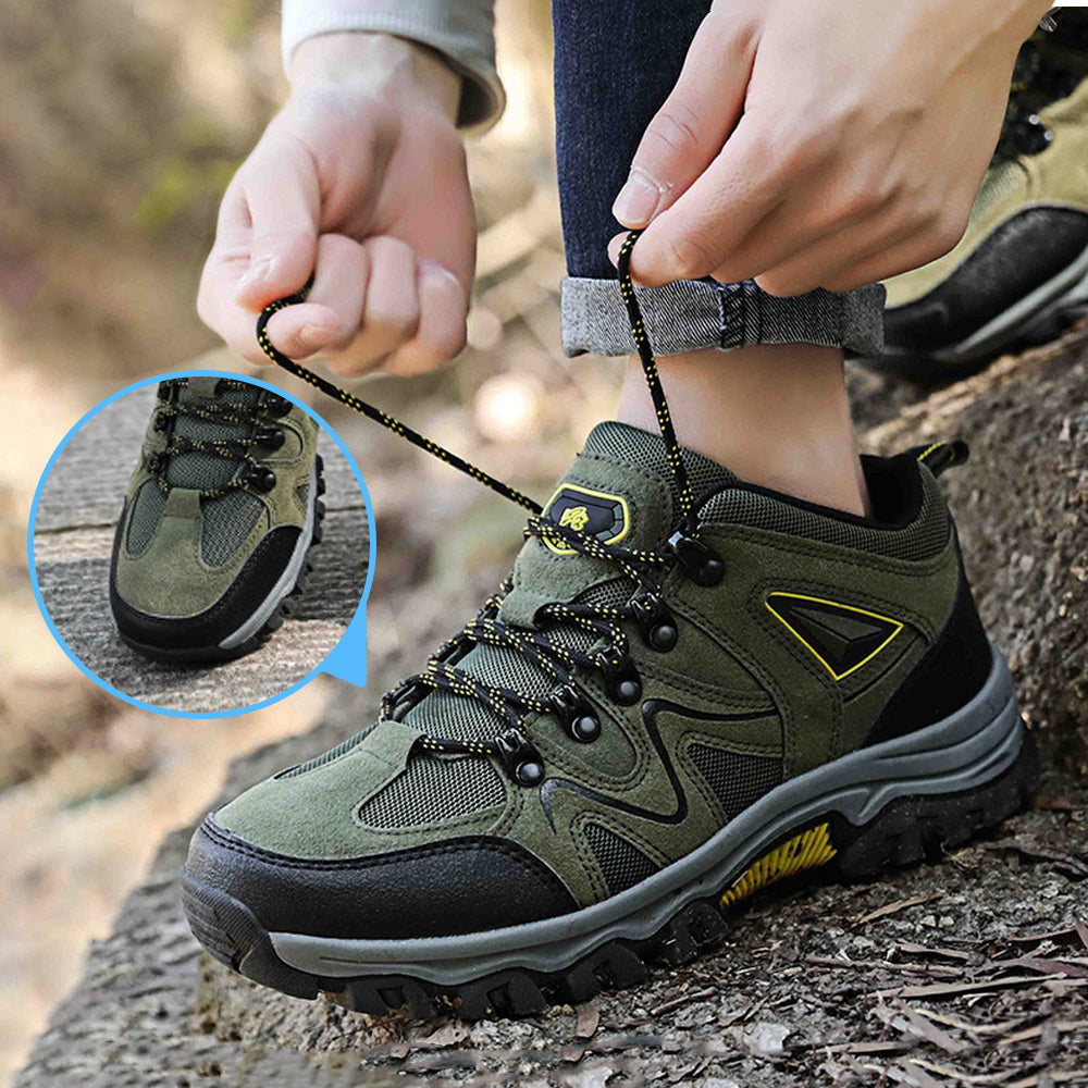 Sportliche Herren Outdoor-Schuhe, seitliche Ansicht, atmungsaktiv & rutschfest, ideal für Wanderwege.