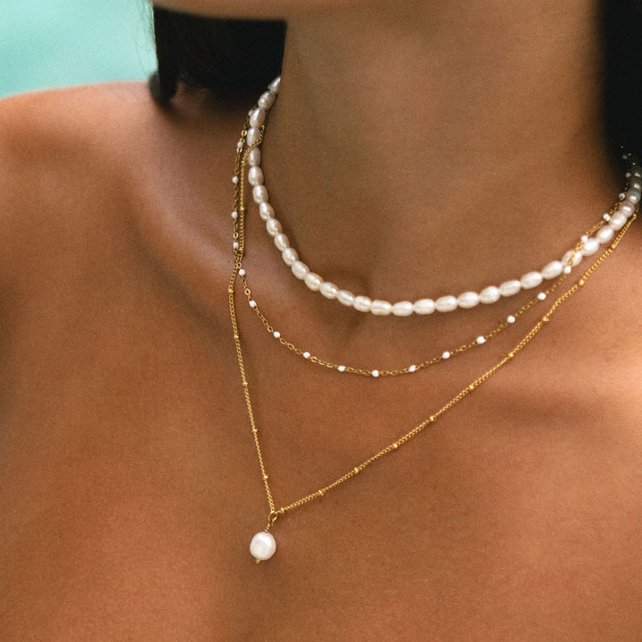 Wasserfeste Damen Perlenkette, Choker-Stil, weißgoldfarben, hypoallergener Schmuck.
