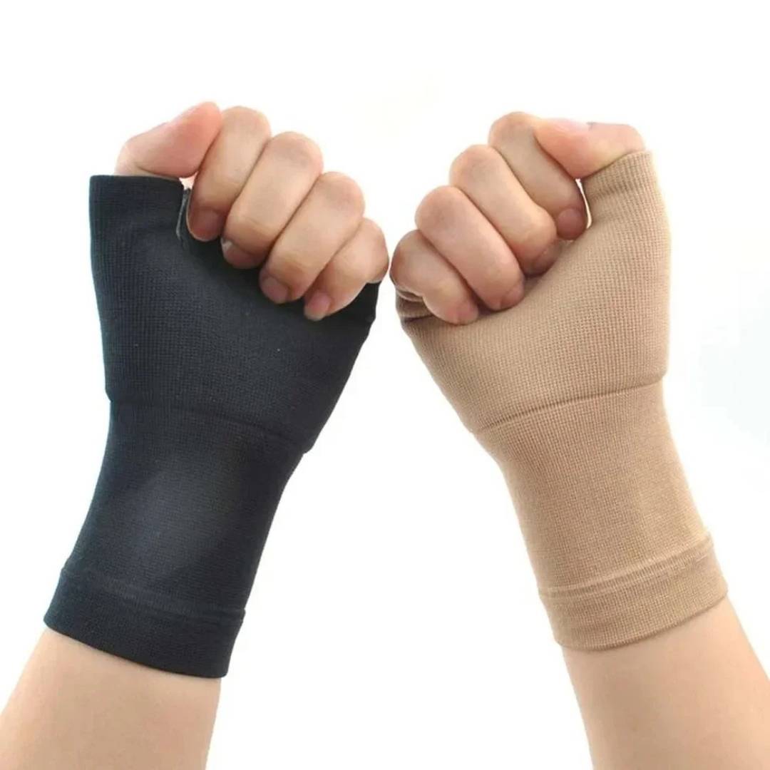 "Beige Handgelenk-Kompressionsmanschette mit Daumenstütze für Schmerzlinderung und Schwellungsreduktion. Größen S bis XL."