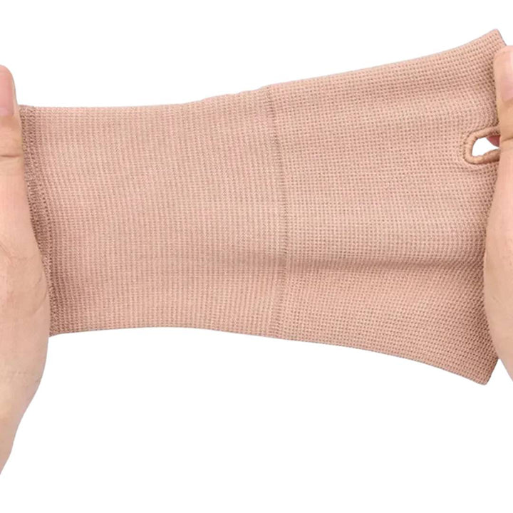 "Beige Handgelenk-Kompressionsmanschette mit Daumenstütze für Schmerzlinderung und Schwellungsreduktion. Größen S bis XL."