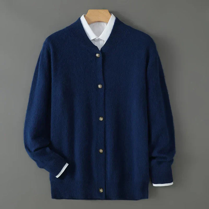 Roter Herren Winter Cardigan, V-Ausschnitt, Knopfleiste. Weiche & warme Strickjacke für gemütliche Herbsttage.