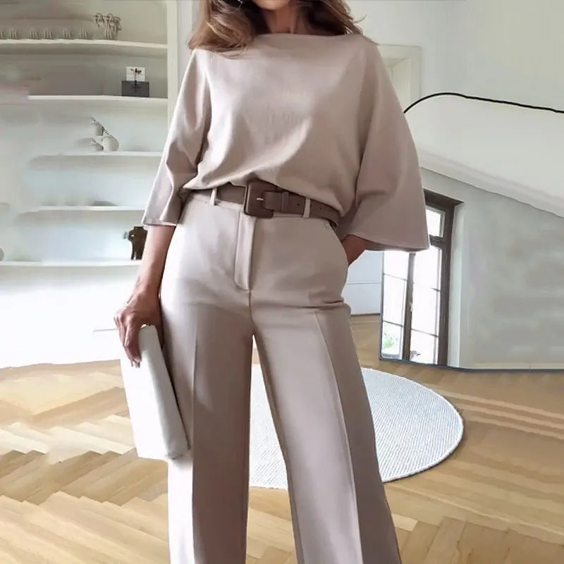 Chicer beiger Damen Hosenanzug, perfekt für Büro-Outfits und elegante Herbst-Anlässe. Zeitloses Set.