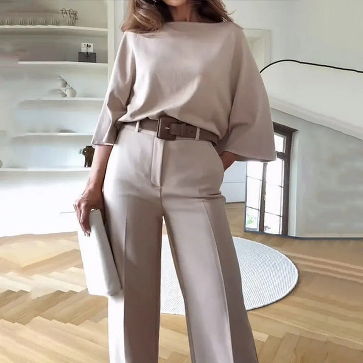 Chicer beiger Damen Hosenanzug, perfekt für Büro-Outfits und elegante Herbst-Anlässe. Zeitloses Set.