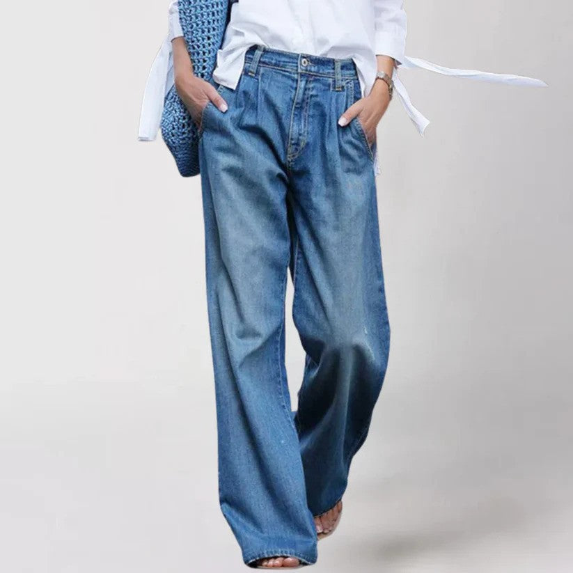 Klassische blaue Damen Jeans im Relaxed Fit mit geradem Bein, perfekt für Herbst- und Wintermode sowie den Alltag.