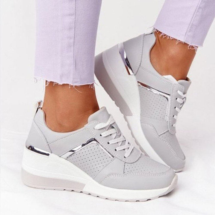 Schwarze Damen Keilabsatz Plateau Sneaker, vielseitige bequeme Damenschuhe für den Alltag.