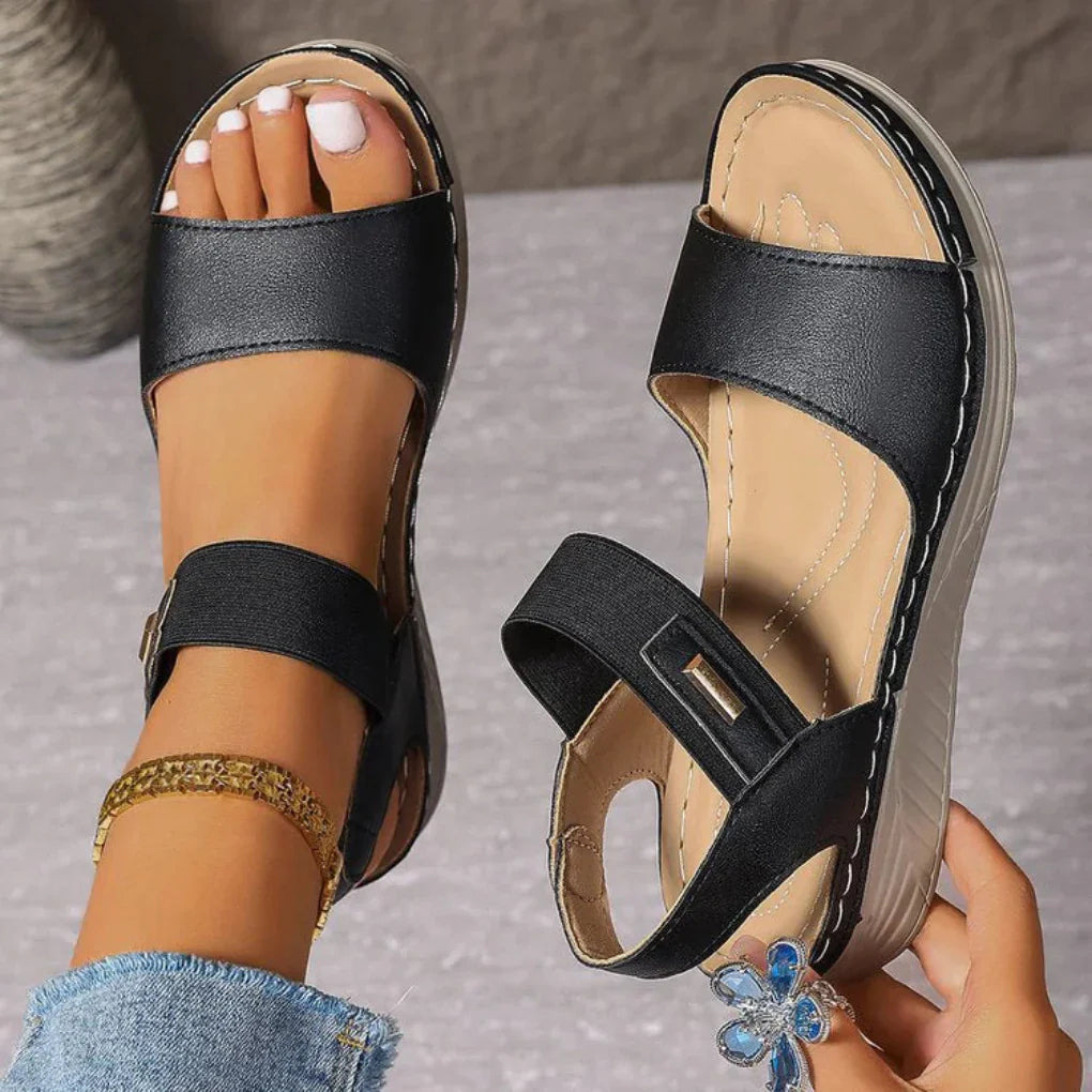 Bequeme Damen Komfort-Sandalen für den Frühling mit verstellbaren Riemen und offenem Design.