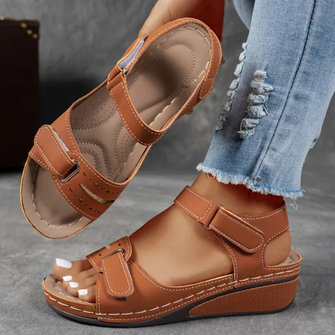 Stylische Damen Sandalen mit unterstützendem Fußbett & griffiger Sohle für optimalen Komfort im Sommer.