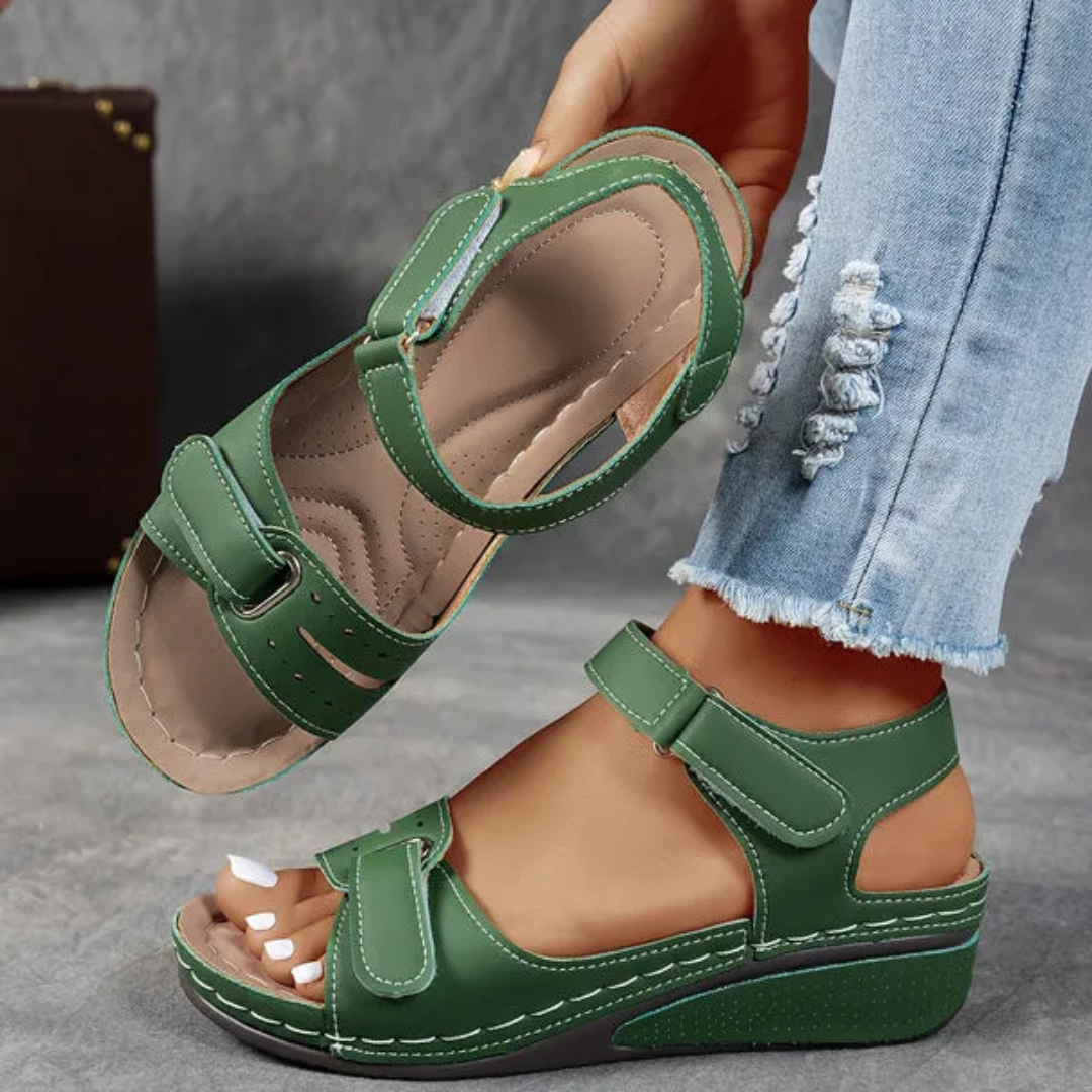 Komfortable Damen Sandalen mit effektiver Fußgewölbeunterstützung & rutschfester Sohle für den ganzen Tag.