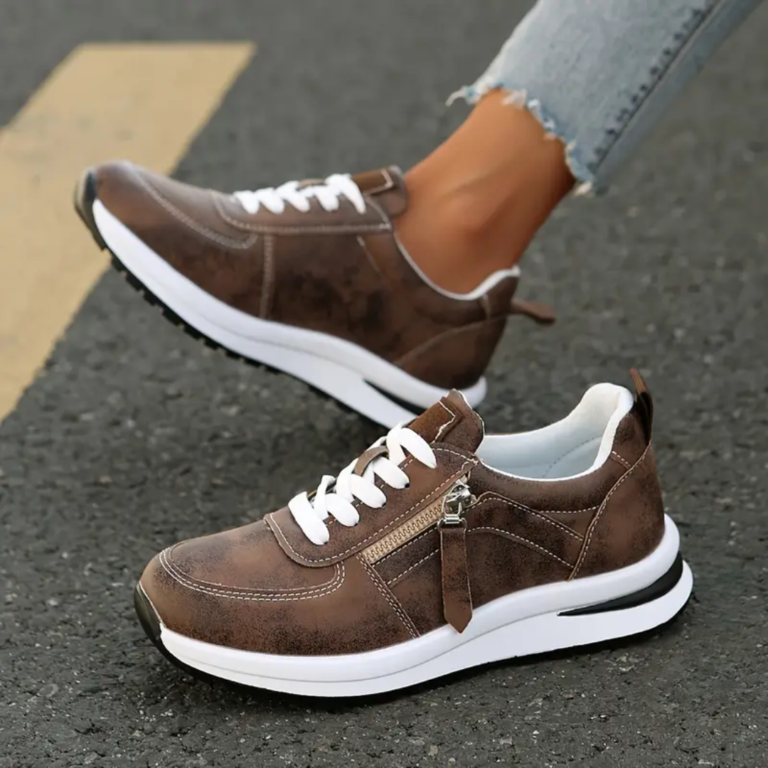 Detailaufnahme der komfortablen Damen Sneaker, zeigt atmungsaktives Material und hochwertige Verarbeitung.