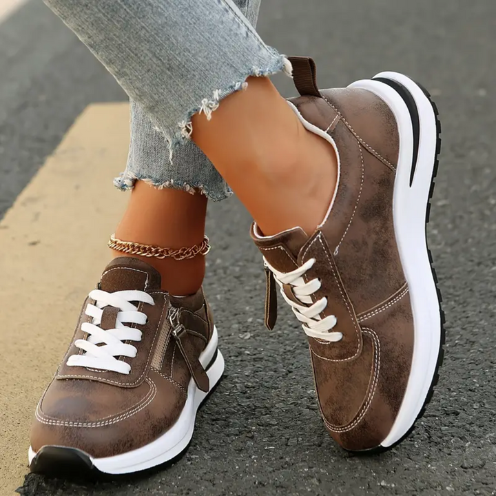 Robuste Sohle der Damen Komfortschuhe bietet exzellente Unterstützung und Grip beim Gehen.
