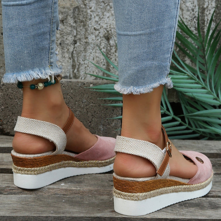 Flache Damen Espadrilles mit geschlossener Zehenpartie. Leichte, bequeme Sommerschuhe mit stützender Sohle.
