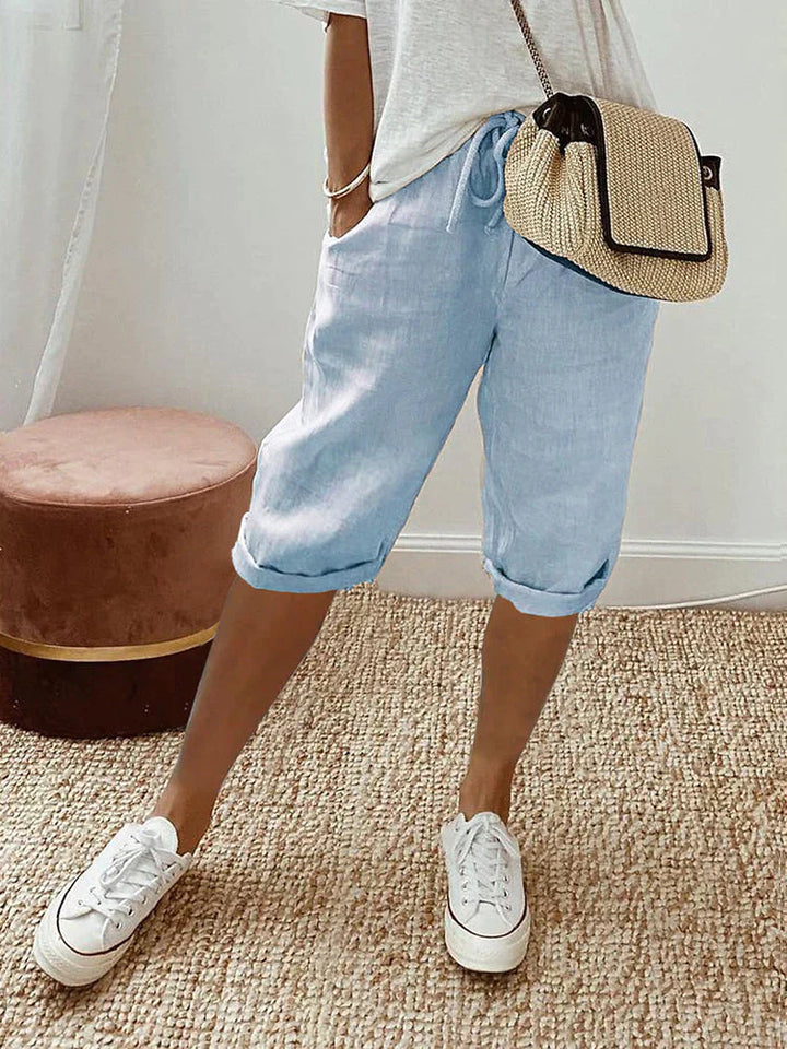 Moderne Damen Sommer Shorts für Strand, Stadt & Urlaub. Komfortable, luftige kurze Hose mit Gummibund.