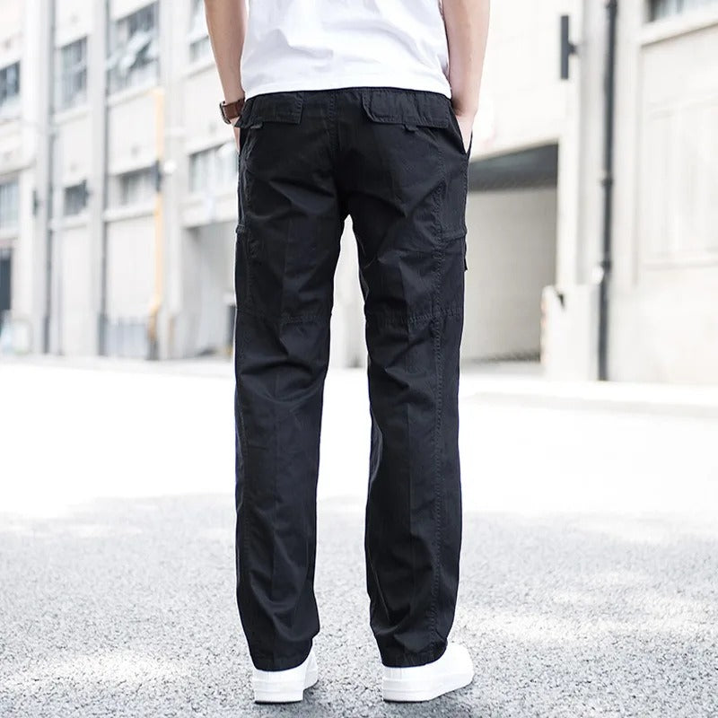Robuste Winter-Cargohose für Herren: lockerer Schnitt, viele Taschen, perfekt für Outdoor-Aktivitäten und den Alltag.