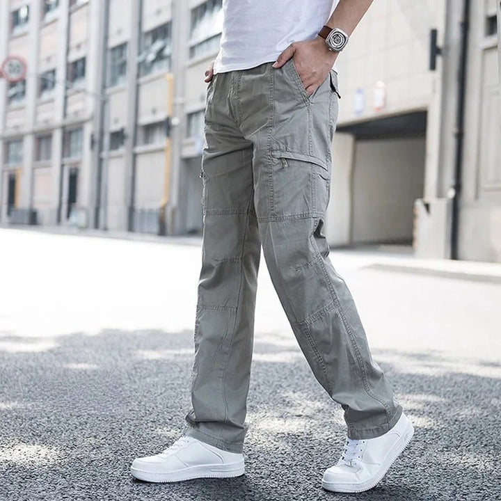 Moderne Herren-Cargohose für den Winter: Bequemer Loose Fit und funktionale Taschen, optimal für Freizeit und Stadt.