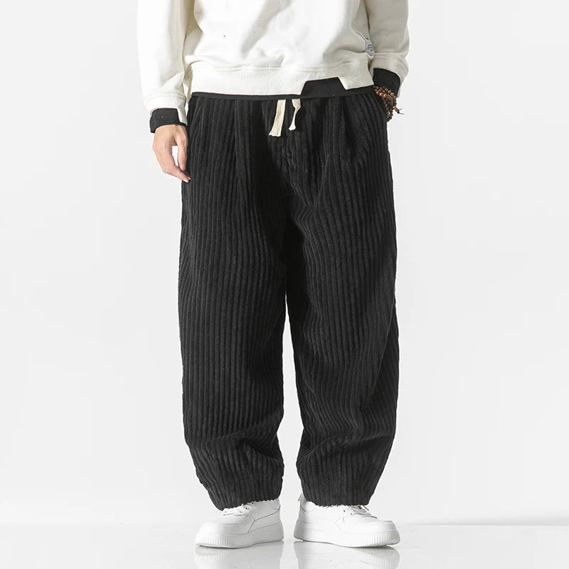 Stilvolle Herren-Freizeithose mit Kordelzug, ideal für entspannte Tage und den lässigen Alltagslook.