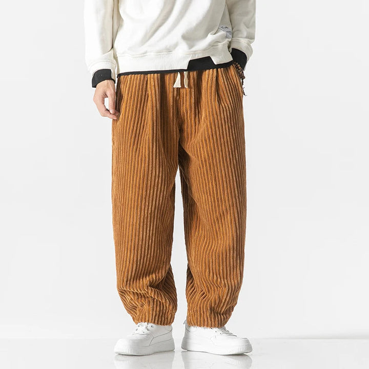 Vielseitige Herren-Loungehose mit Kordelzug für entspannten Komfort und einen modernen, lässigen Look.