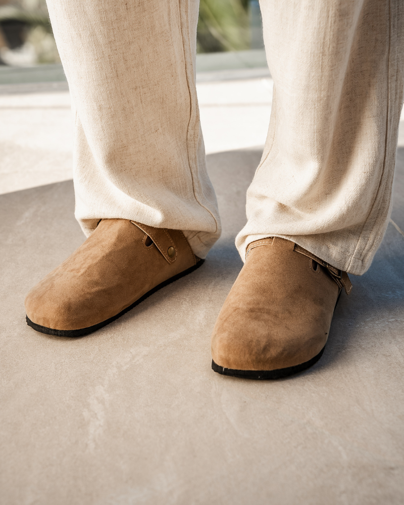 Stylische Herren Clogs im Slip-On-Design, perfekt für Herbst und Alltag. Bietet Komfort und modischen Look.