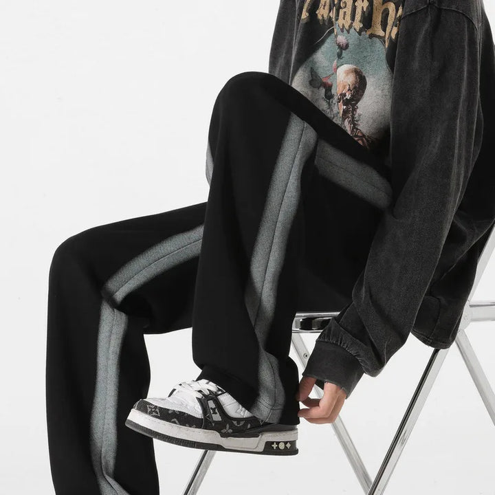 Komfortable Herren-Sweatpants in Schwarz. Ideal für den Alltag und entspannte Momente. Mit praktischem Kordelzug.