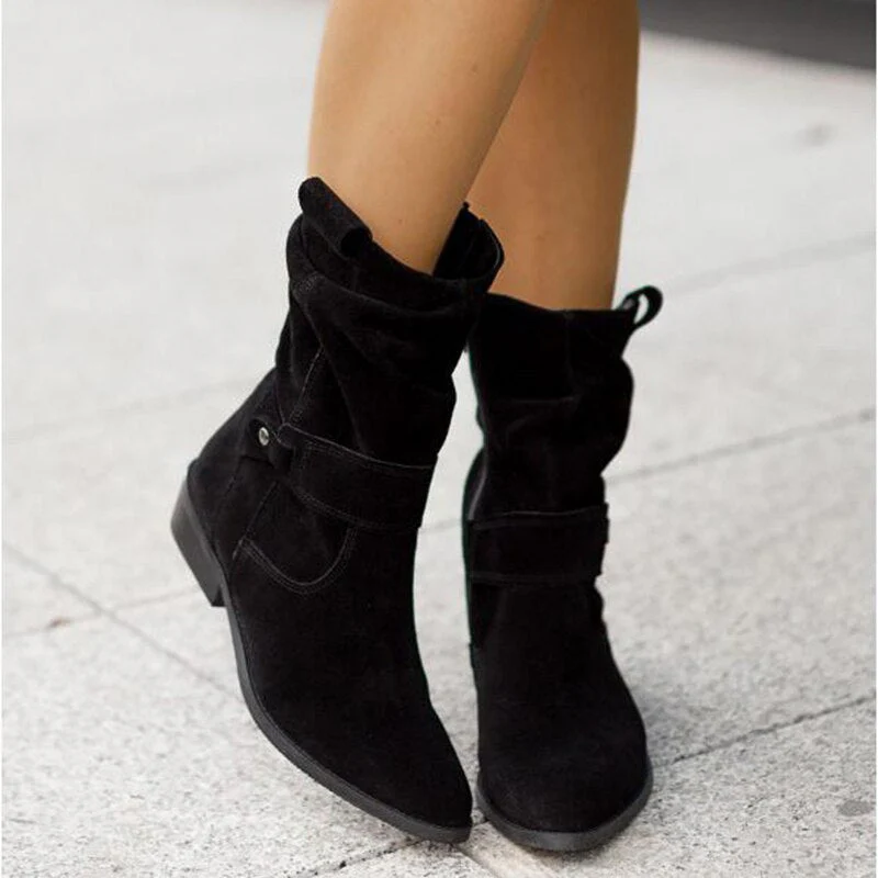 Modische Slouchy Damenstiefeletten mit bequemem Schaft. Vielseitige Alltagsschuhe für jede Jahreszeit.