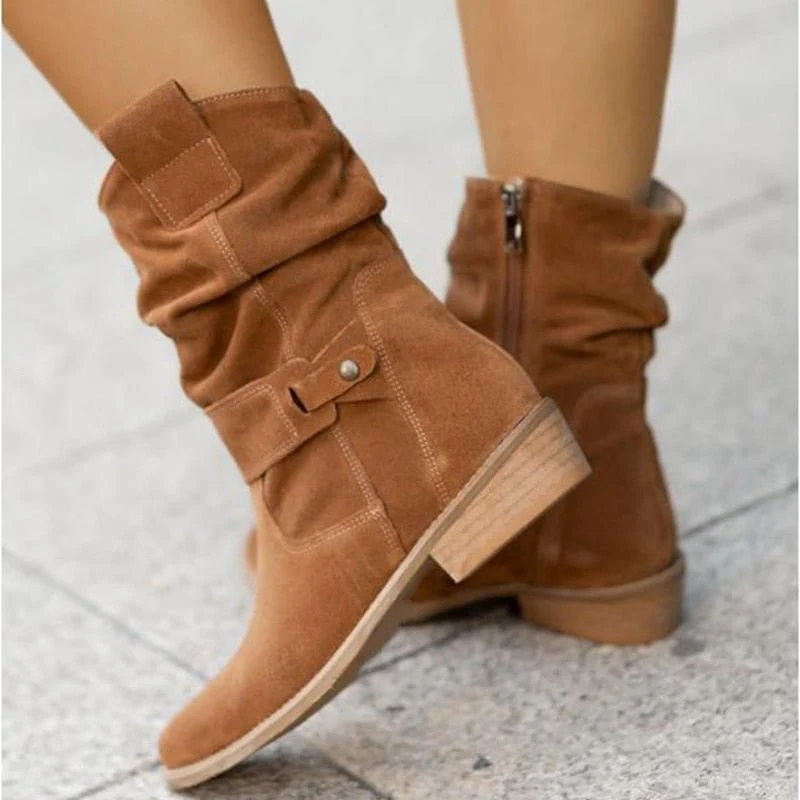 Nahaufnahme: Elegante Slouchy Stiefeletten für Damen. Moderner Look und höchster Komfort für den ganzen Tag.