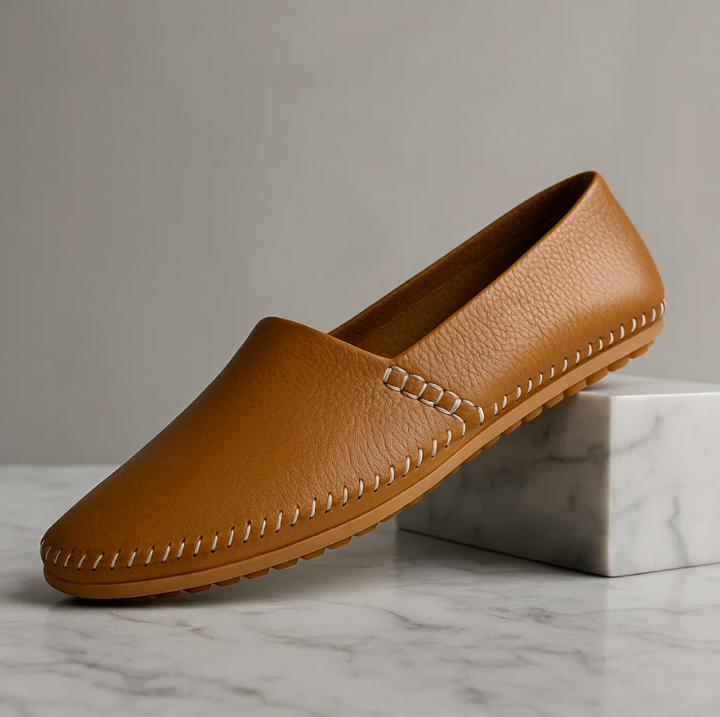 Bequeme, stilvolle Herren Slipper-Loafer in klassischem Design, ideal für Alltag und Freizeit.