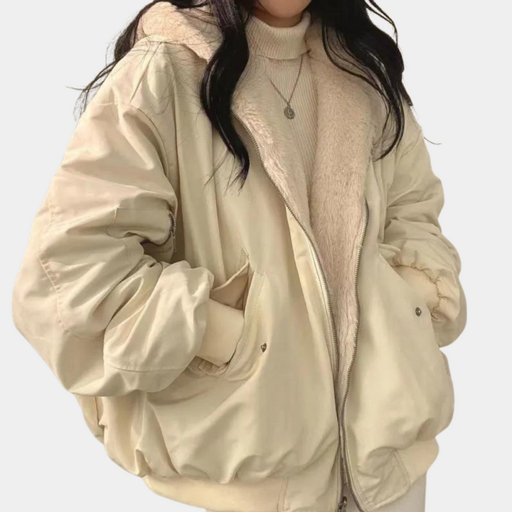 Stylische Damen Winterjacke mit gemütlicher, warmer Fütterung und lockerem, bequemen Schnitt für Wintermode.
