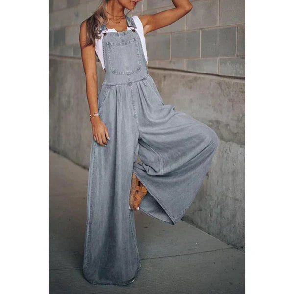 Lockerer Frauenoverall Nataly in weiter Passform. Stylischer Frühling Jumpsuit mit Gurtel und weitem Bein.