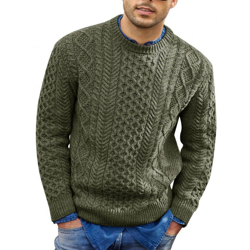 Detailansicht des weichen Rundhals-Strickpullovers für Herren. Hochwertige, bequeme Frühlingsmode für Männer.