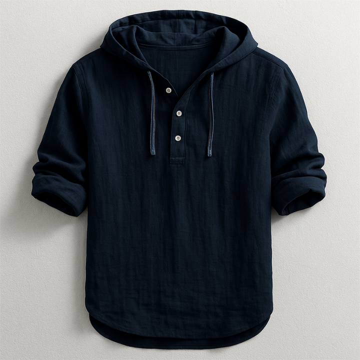 Mann trägt stylisches Herren Kapuzenhemd. Vielseitiges Oberteil, ideal für Streetwear & Alltag.