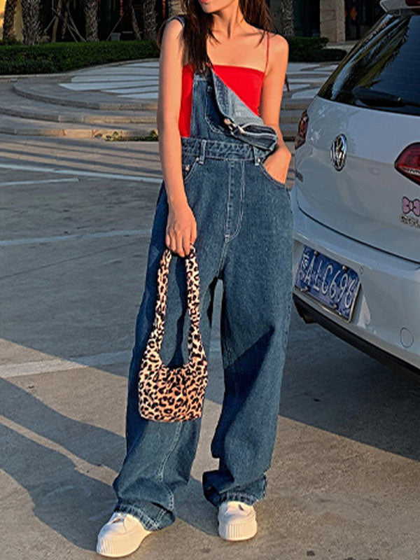 Stylische Damen Latzhose mit Waschungseffekt. Boyfriend Jeans Schnitt für entspannten Vintage-Stil.