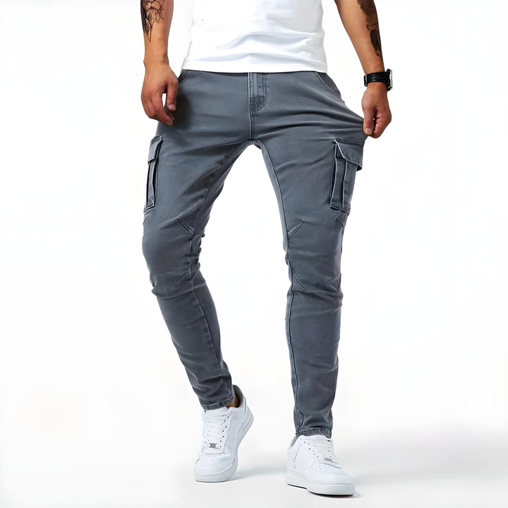 Elastische Herren Cargo-Jeans in Grau für optimalen Tragekomfort und Bewegungsfreiheit. Ideal für Freizeit & Outdoor.