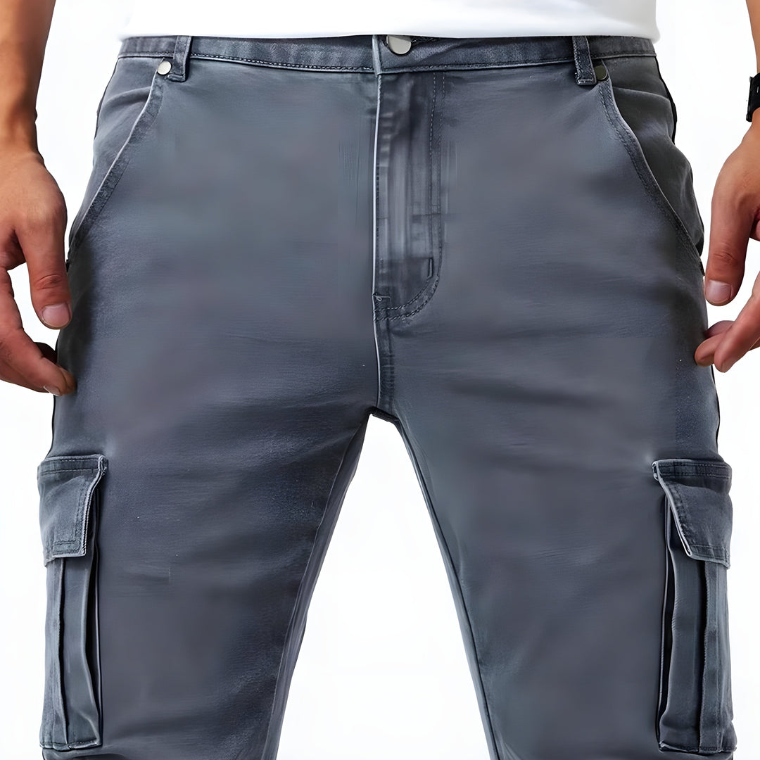 Vielseitige Herren Jeans-Cargohose, bequem und stilvoll. Eine moderne Freizeithose für jeden Tag und Anlass.