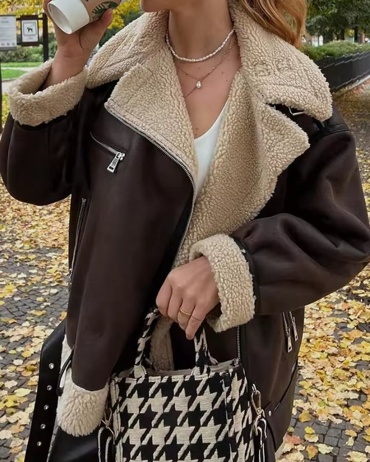 Elegante braune Damen Winterjacke mit Reverskragen. Perfekt für Alltag, Freizeit & leichte Outdoor.