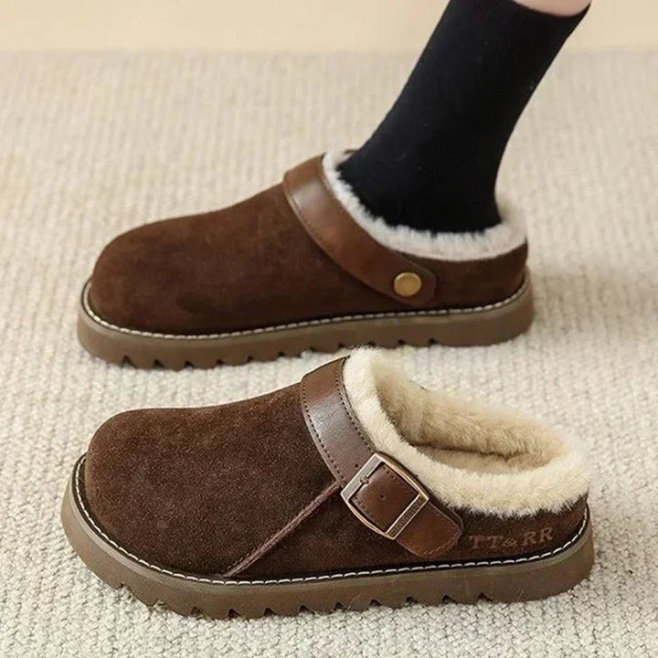 Braune Damen Winterstiefel zum Hineinschlüpfen, warm, kuschelig & komfortabel für kalte Tage.